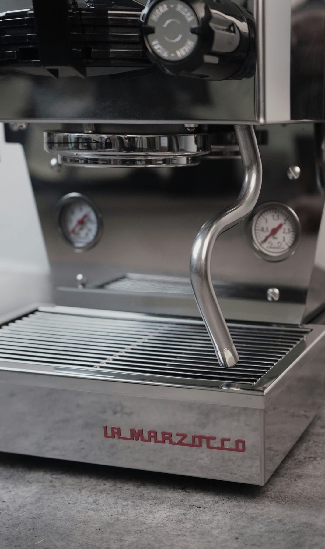 La Marzocco machine gauges and steam wand